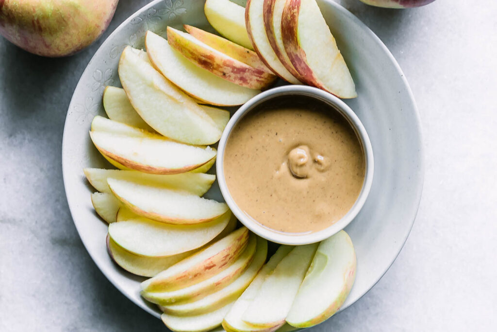  Slices of Apple with Peanut Butter is a Healthy Snacks